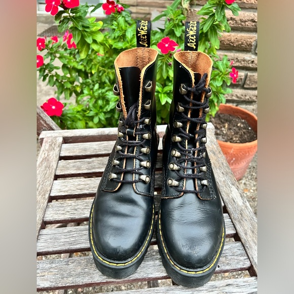 Dr Marten Leona Black Leather Docs Size 6 - Picture 2 of 9